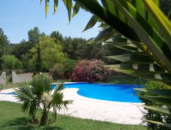 Self catering accommodation in Baux de Provence near Vers Pont du Gard