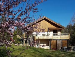 Holiday cottages with pool and jacuzzi in the Jura, France.