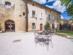 Maison d'hotes avec piscine en Provence  28 km* de Varages