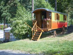 Holidays in gypsy caravans or yurts in french Alps