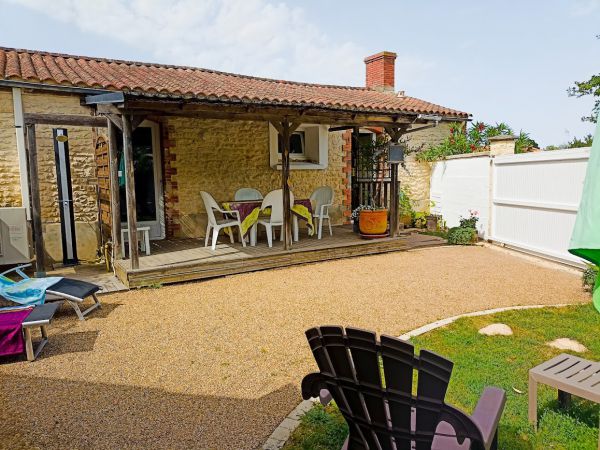 Terrasse ombrage et douche extrieure