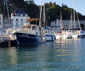 Yacht  Time Out, bateau de charme  quai - Finistre