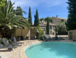 Location 8-12 personnes  33 km* de Montfrin