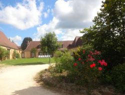 Holiday accommodation for a group in Dorodgne, Aquitaine. near Lacropte