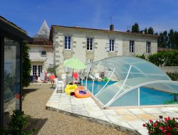 Gmozac Grand gite avec piscine en Charente Maritime