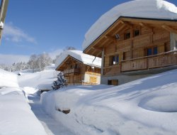 Hbergement 2-4 et 12 personnes  13 km* de La Clusaz