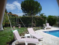 Holiday cottage with heated pool in Provence.