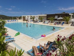 Locations vacances climatises avec piscine en Corse.