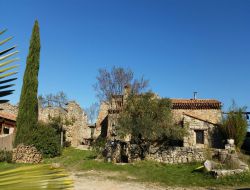 Holiday cottages with swimming pool in Provence