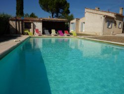Holiday villa with pool in the Vaucluse near Bonnieux