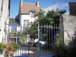 Self-catering cottage close to the Loire Castles.